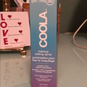 Makeup setting spray